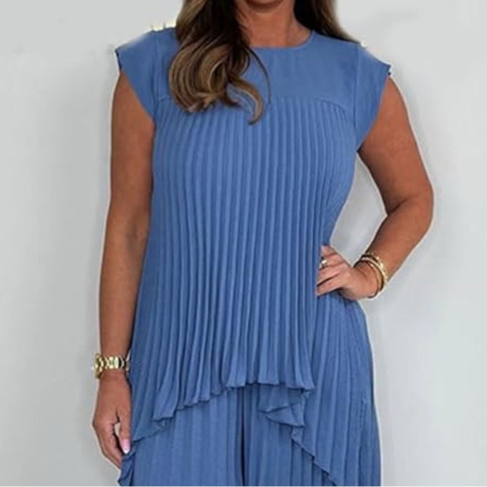 Elegant Set (Med) Blue Pleated Top and Pant - Picture 3 of 5